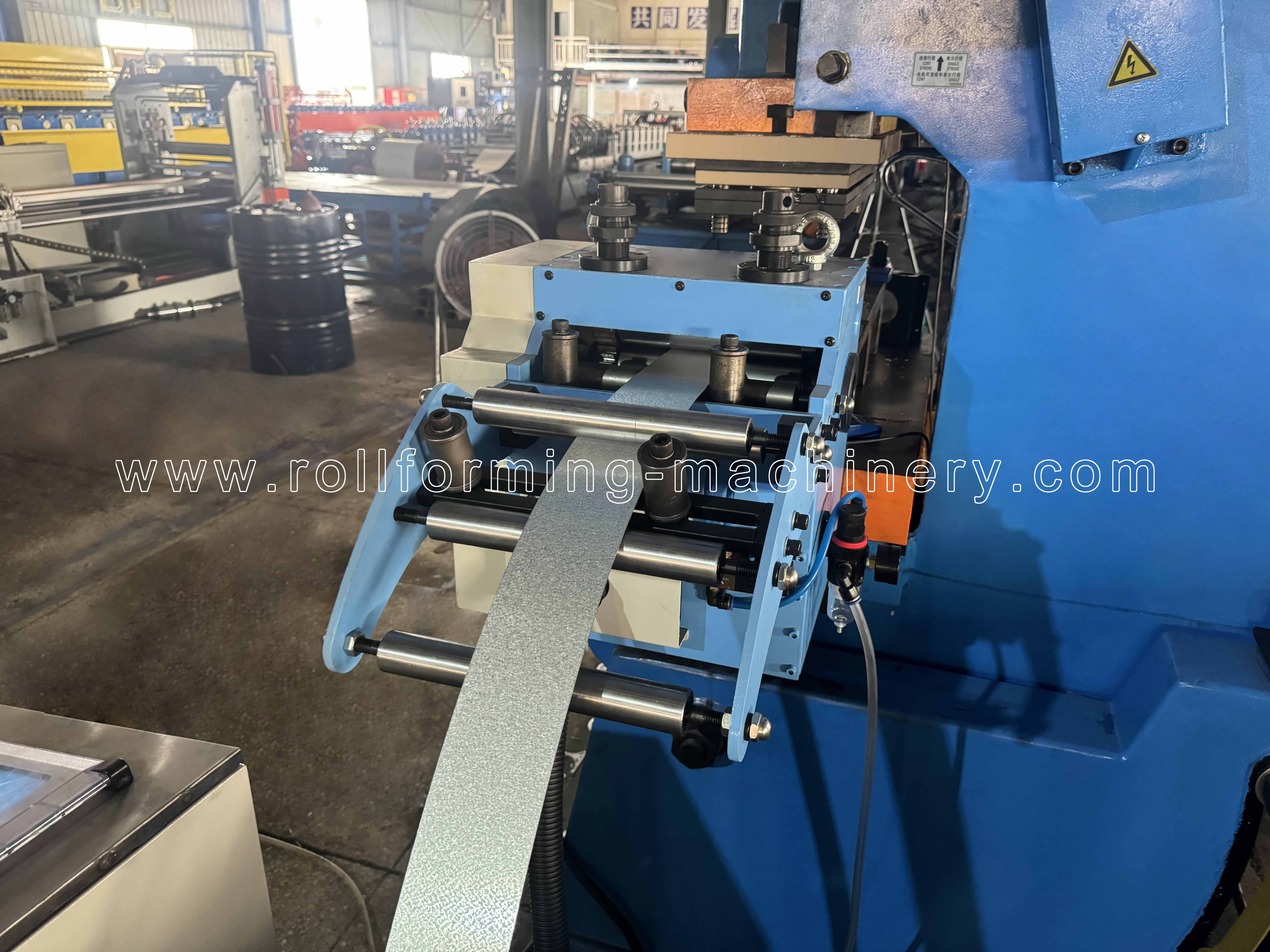 Устройство кормления сервопривода