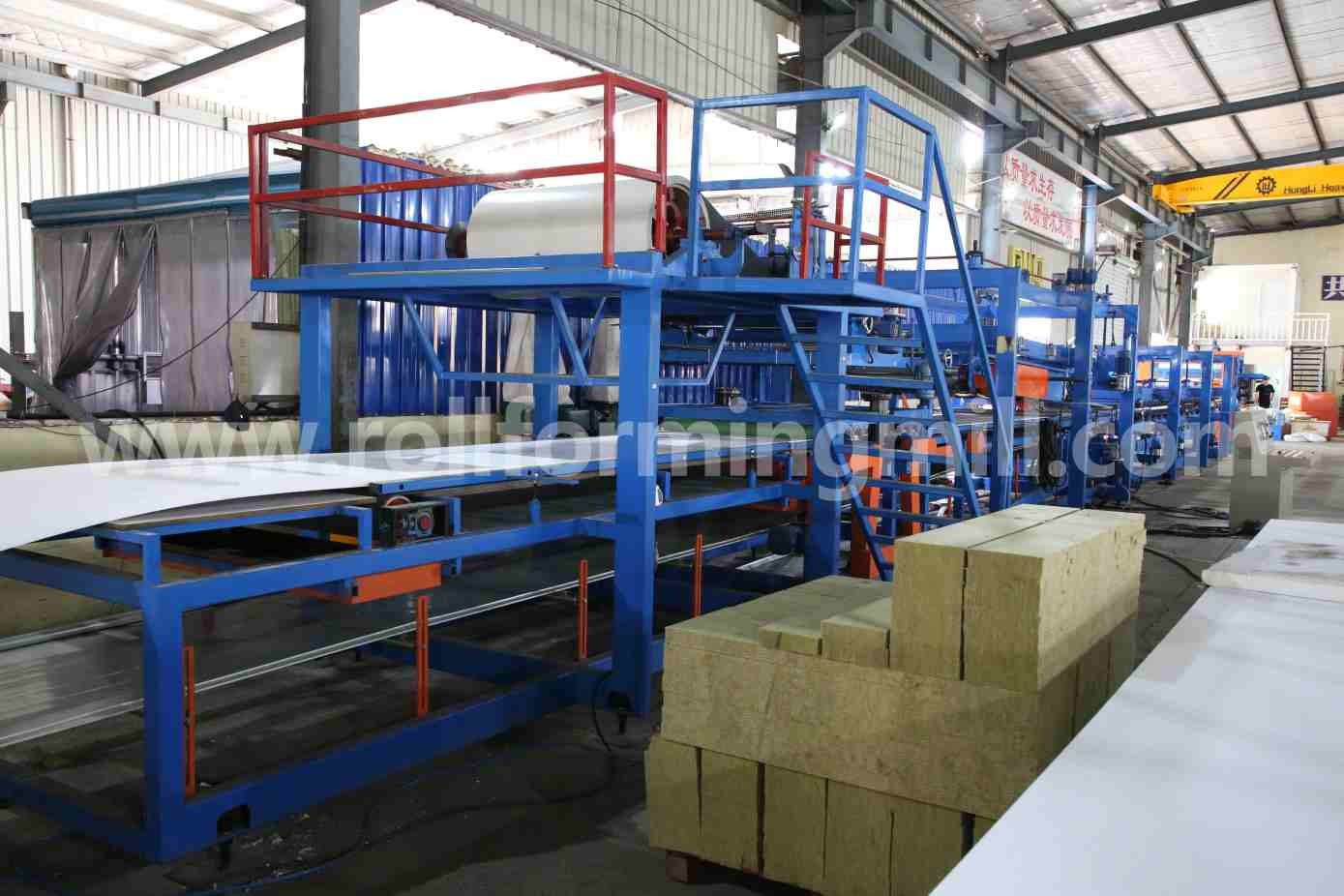 Ламинатор сэндвич-панелей с машиной для производства нижней пластины